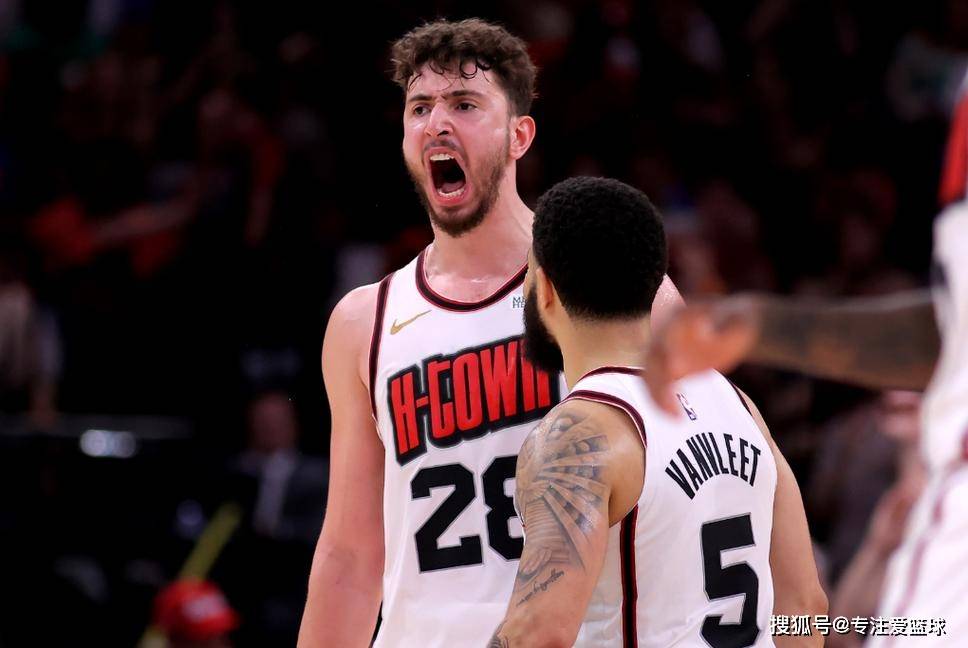 申京含泪致歉库里：并非有意让你赛季报销，会为你承担20万医疗费