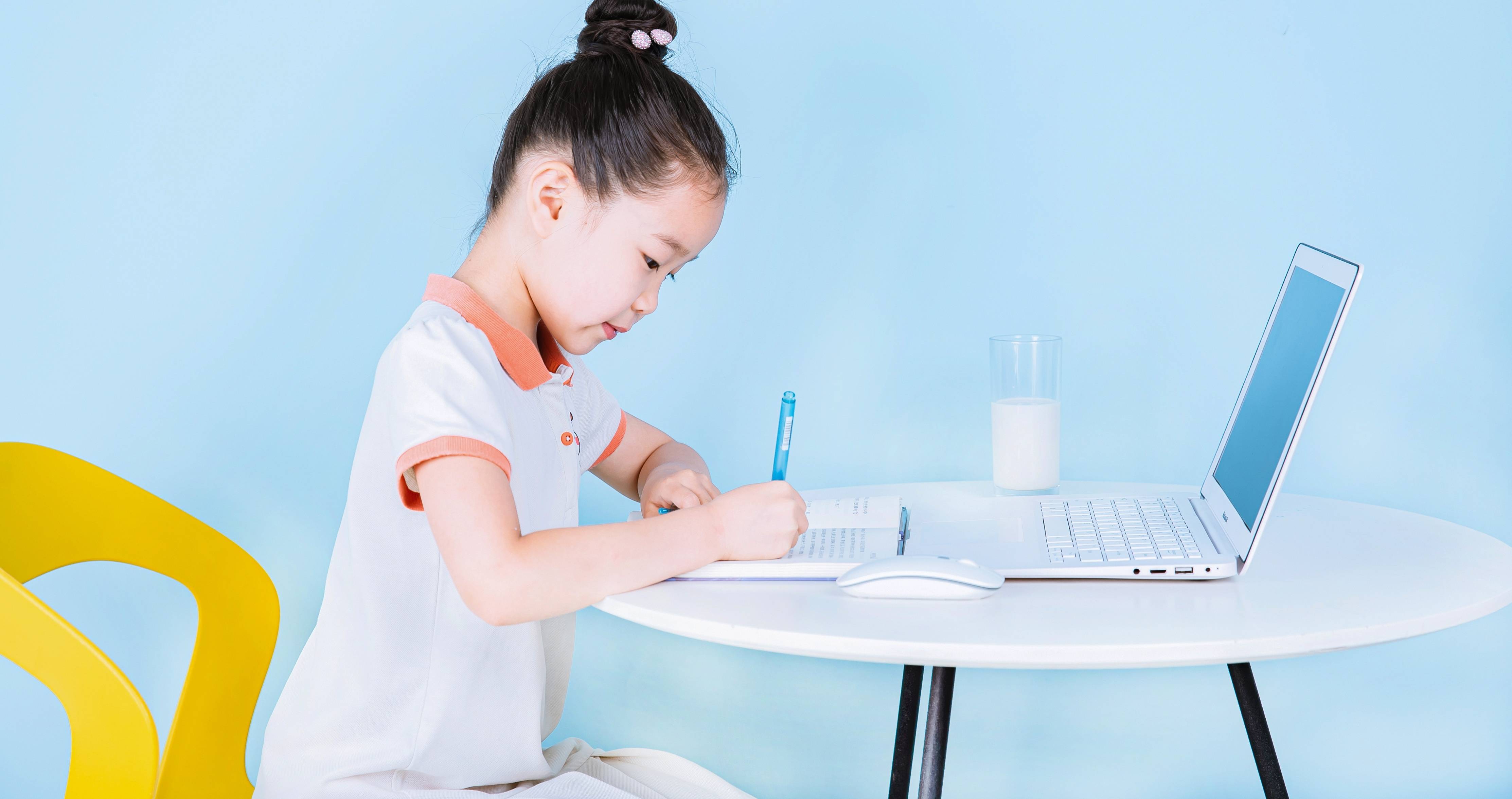 小孩磨蹭怎么办,有啥好办法？用这4招才能让娃不拖拉