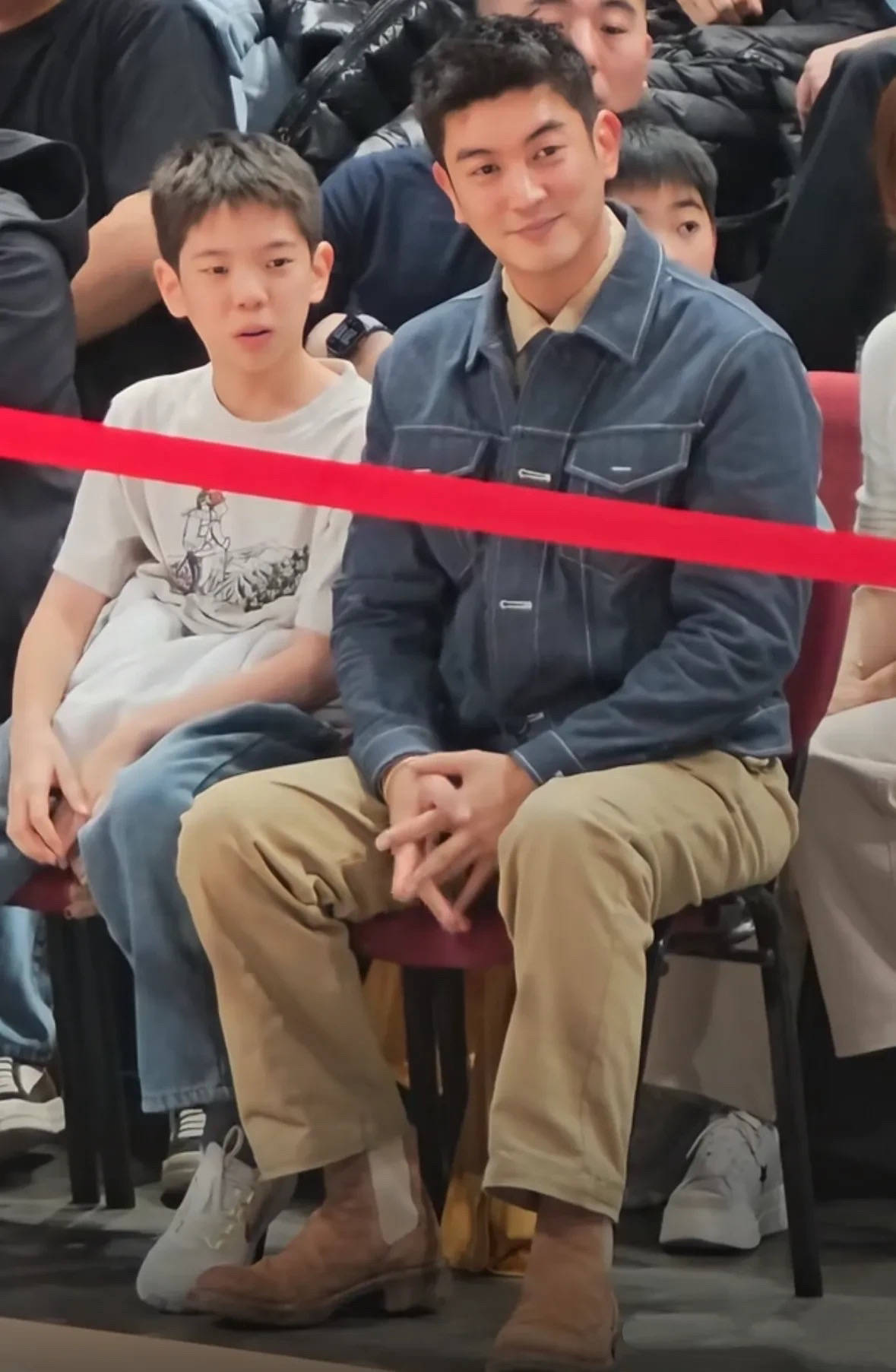 嗯哼摘掉牙套敢咧嘴笑了,12岁身高就超170cm