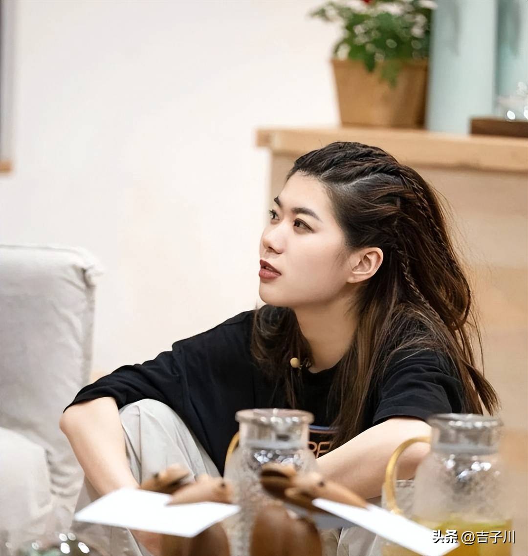 杨笠疑似在抑郁边缘5年前说的话还有长尾效应网友态度令人心寒