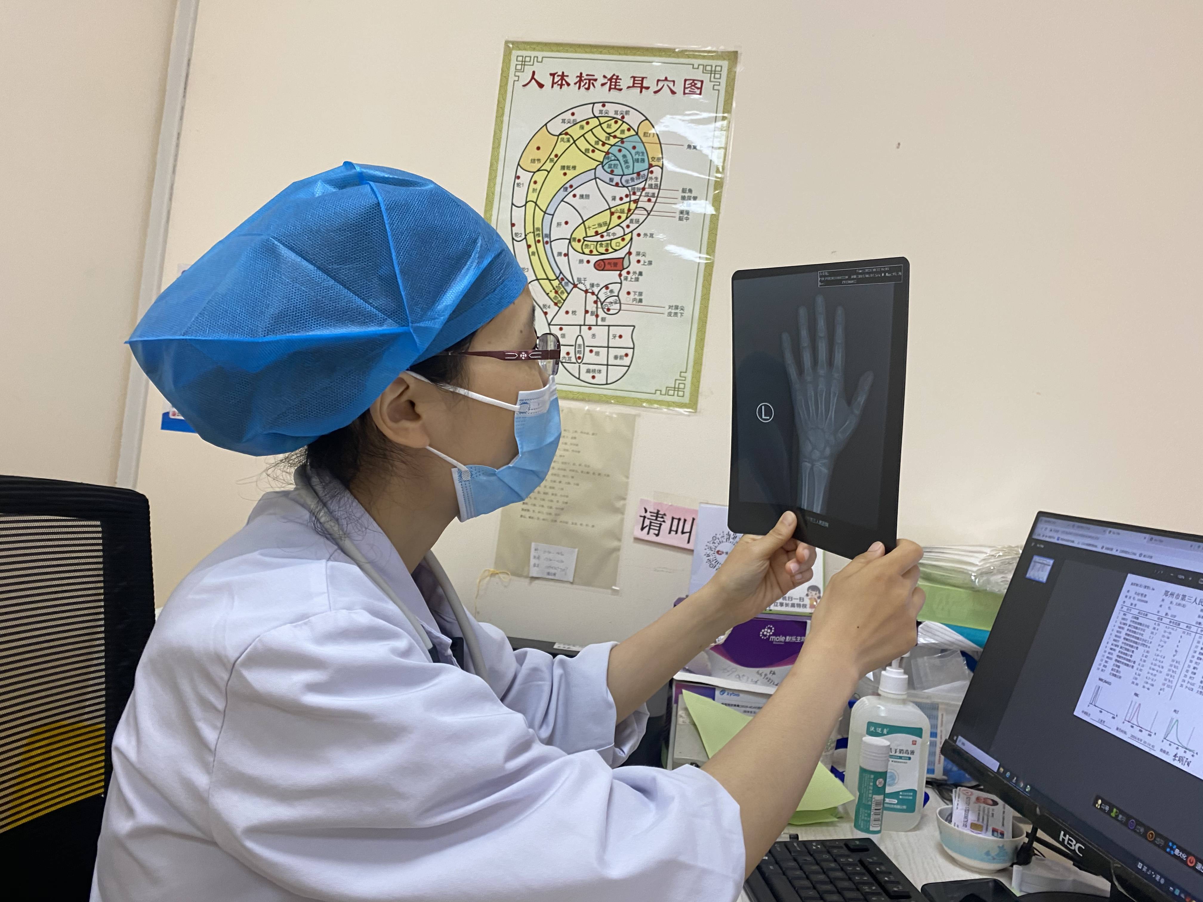 女孩子几岁来月经才是正常的？资深教师：五年级有小半女孩来例假