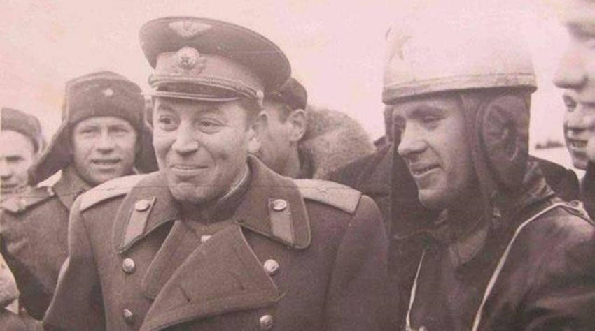 斯大林儿子瓦西里:开过飞机,当过司令,关过监狱,跪过赫鲁晓夫