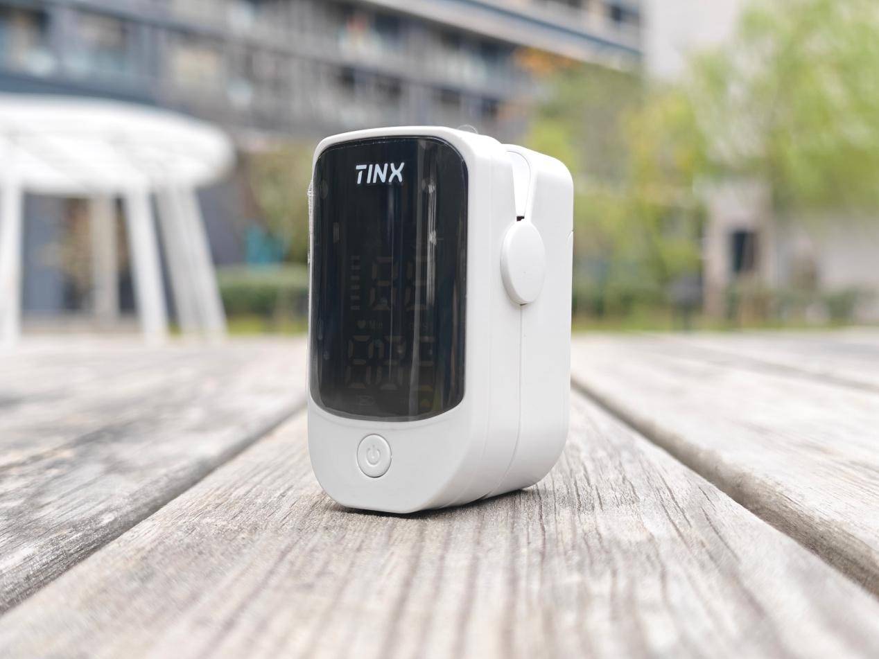 町石tinx指夹式脉搏血氧仪：家庭身体监测的可靠帮手