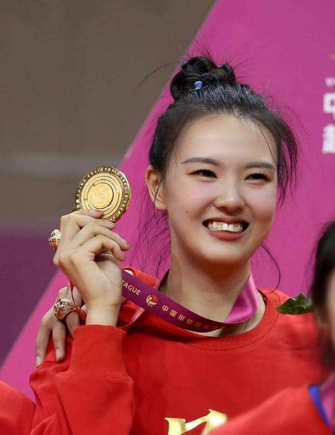 正式谢幕,30岁张常宁官宣,放弃娱乐圈,安置岗位级别薪水曝光