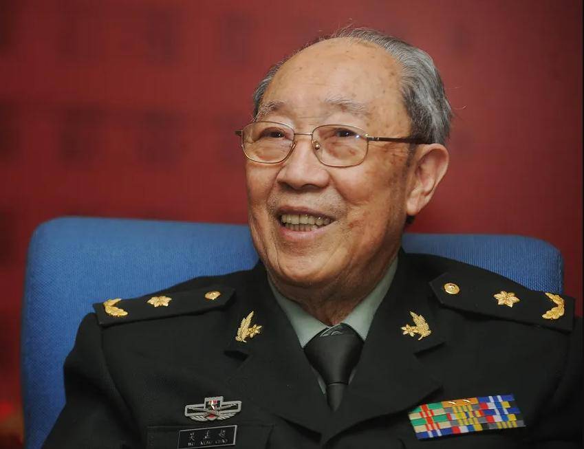 吴孟超:27岁从军,服役70年享受上将待遇,与袁隆平同一天去世