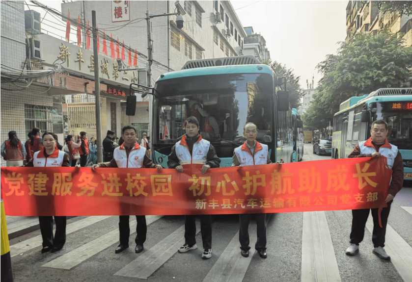 党建服务进校园 初心护航助成长(图2) 党建服务进校园 初心护航助成长(图2)