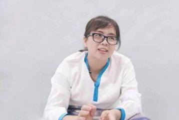 尽管事业蒸蒸日上,但在32岁那年,马金瑜与扎西相遇,她的生活开始发生