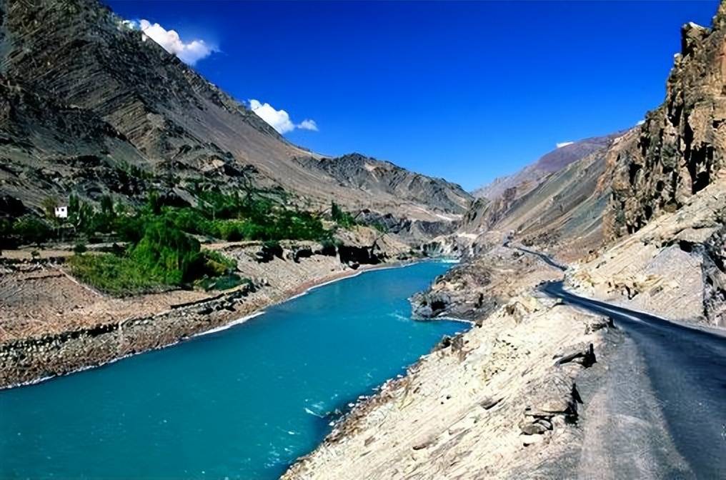 中印边境线上,印军拍到解放军机器人站岗,他们见都没见过