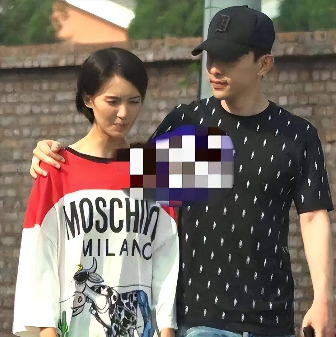 而邓伦曾每天早晨为金晨写下"晨