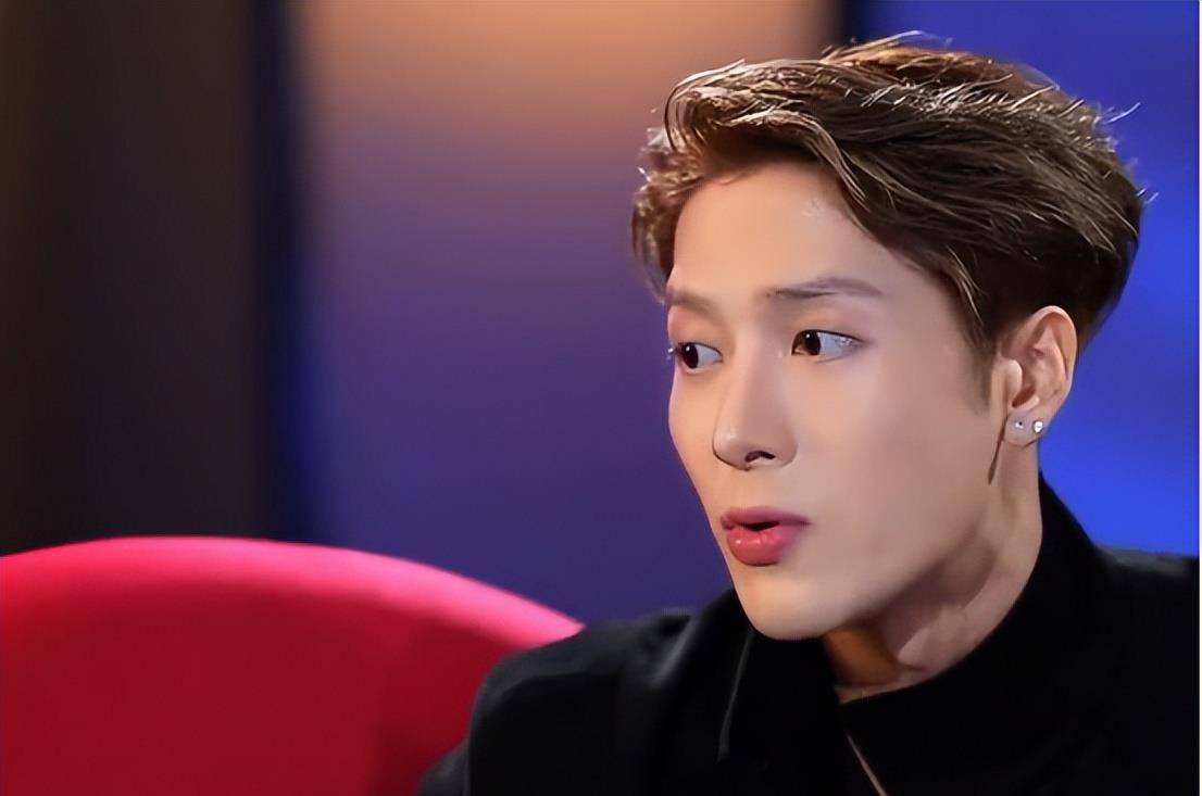 承认生理需求靠自己,自曝不想再活下去的王嘉尔,他还能走多远