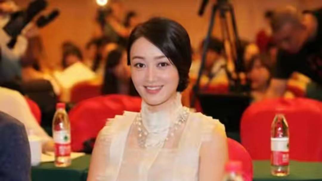 离开央视后,转行当演员的赵子琪,口碑反转获得了肯定