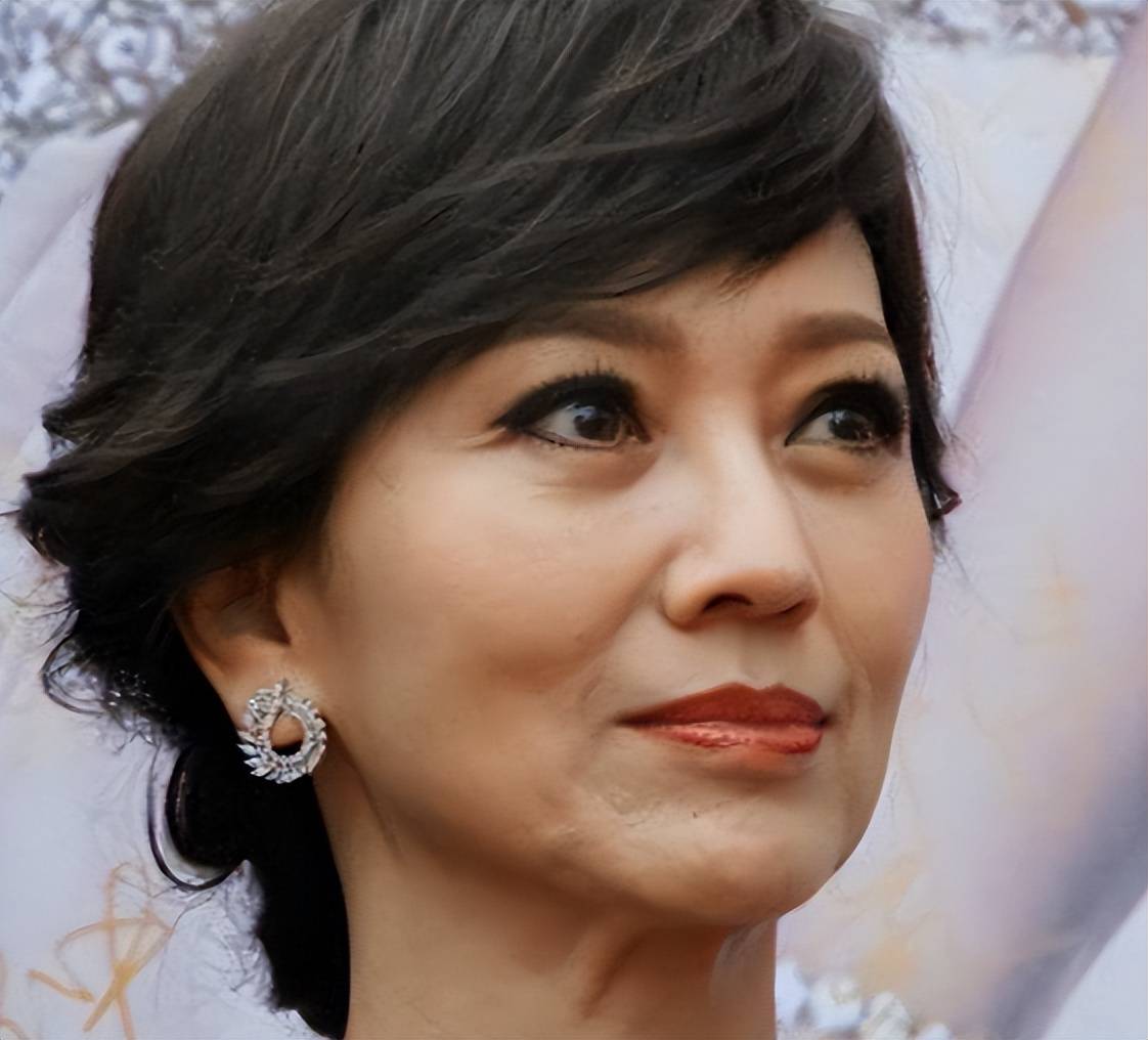 吃相太难看,被骂一把年纪还出来卖笑,72岁赵雅芝还是走到这一步