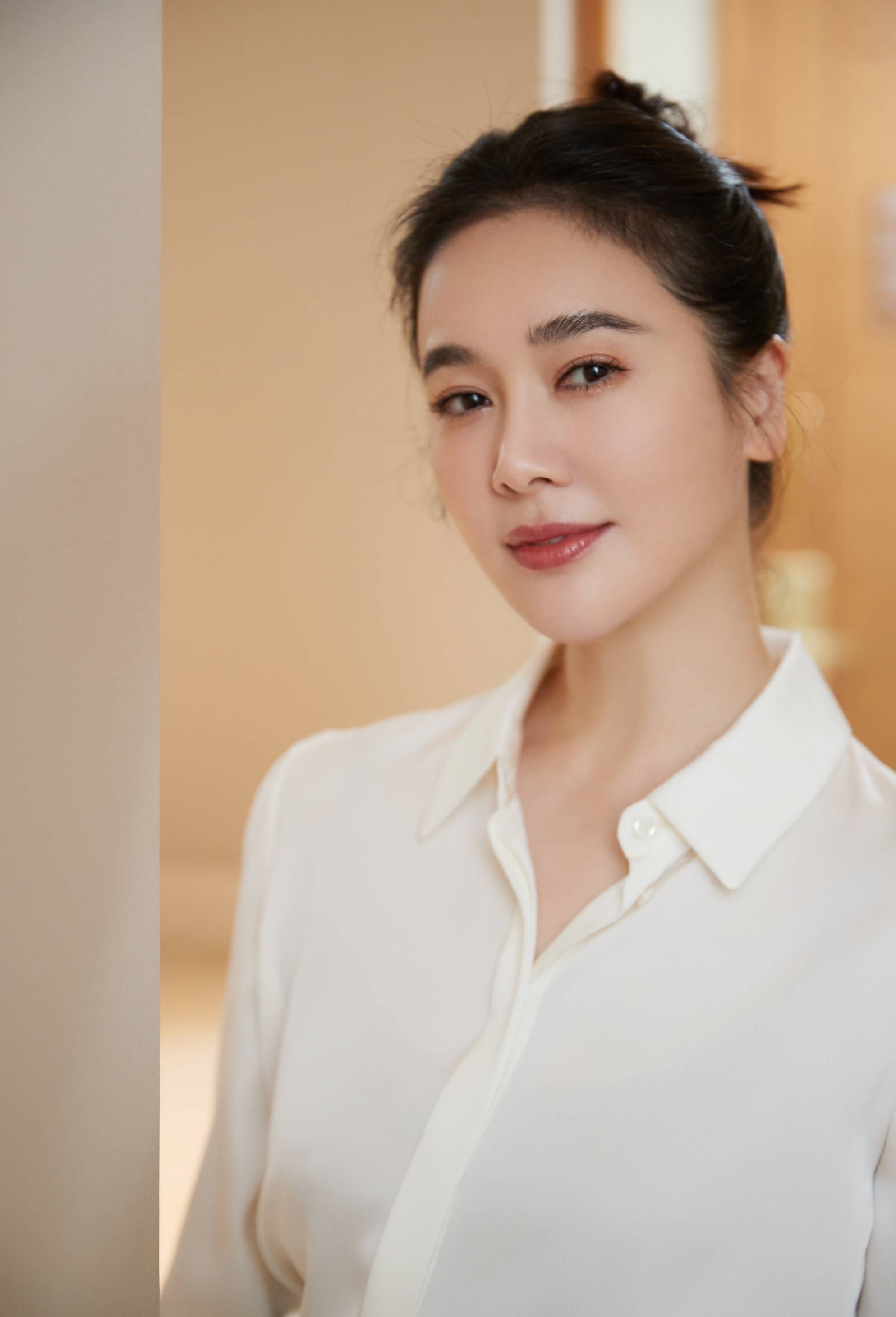 绯闻缠身女演员,豪门婚姻后沉寂,现在低调翻身