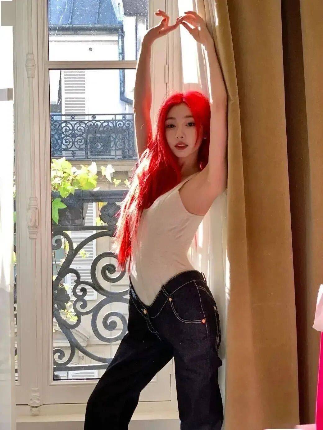 网红美女易梦玲露出马甲线性感火辣！有力量感的身材