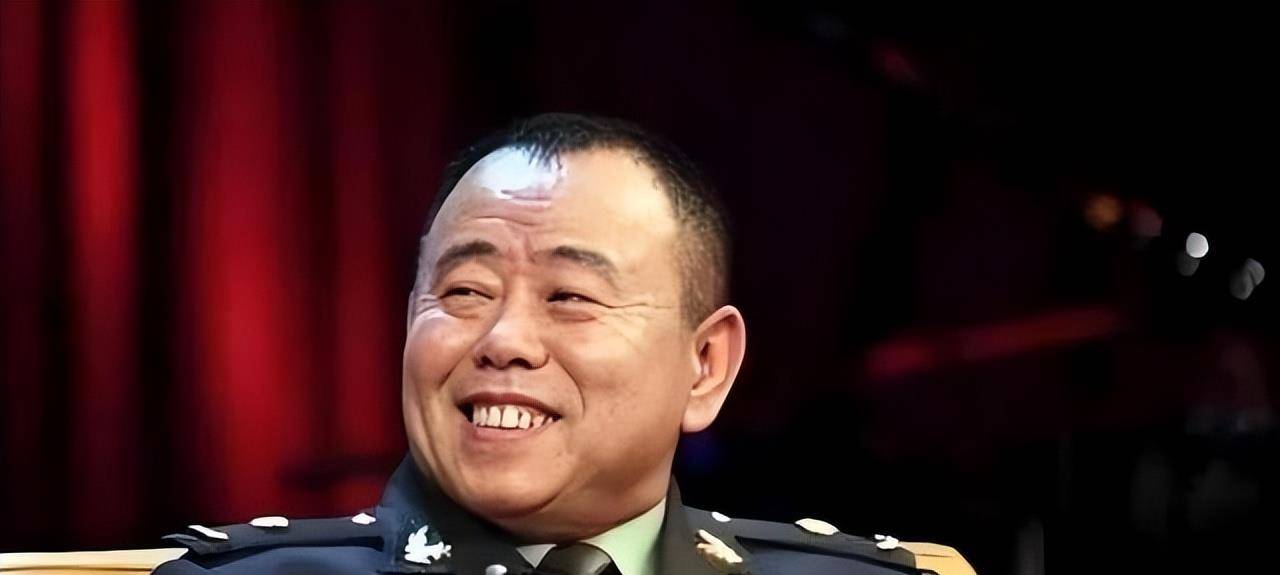 部队生涯与军衔荣光在娱乐圈深耕数十载的潘长江,凭借小品与影视作品