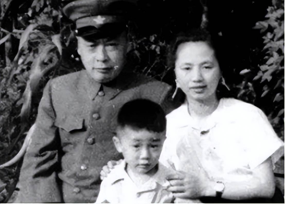 老师问陈毅之子陈丹淮:你父亲是干什么工作的?陈:他是个处长