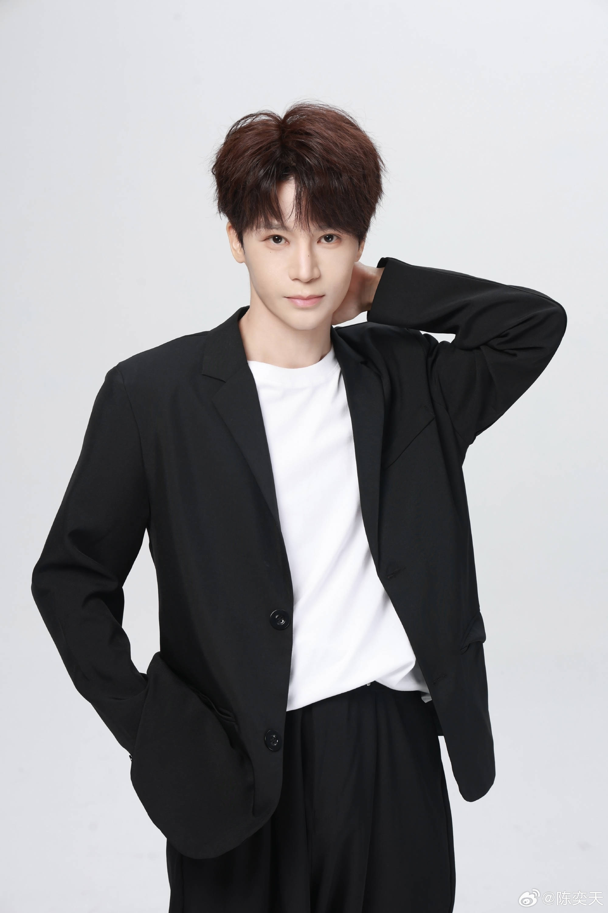 陈奕天最新写真大片惊艳释出小说男主脸