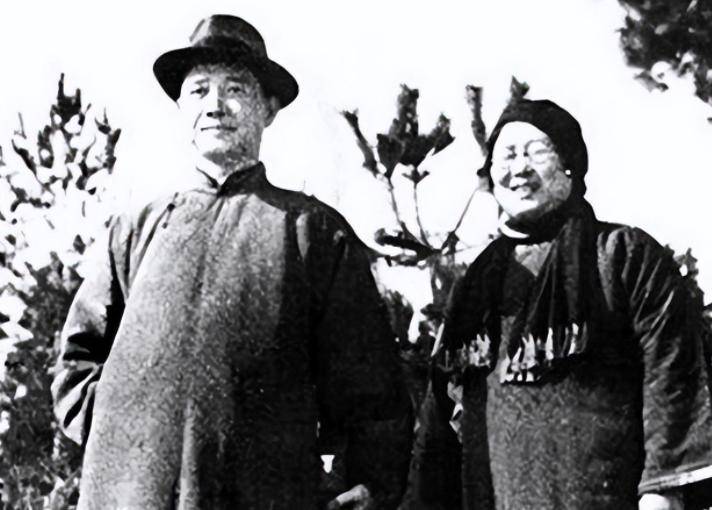 汪精卫被炸墓焚尸,2005年儿子回国祭拜看到父亲跪像,有何反应?