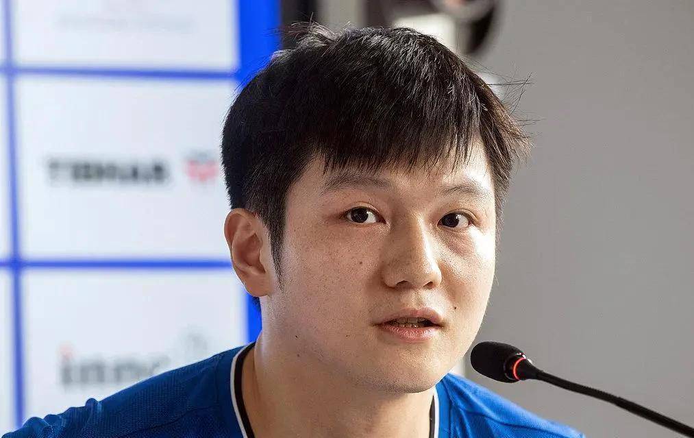 樊振东欧冠首秀3-0完胜,方博赛后点评犀利,对手实力太一般了