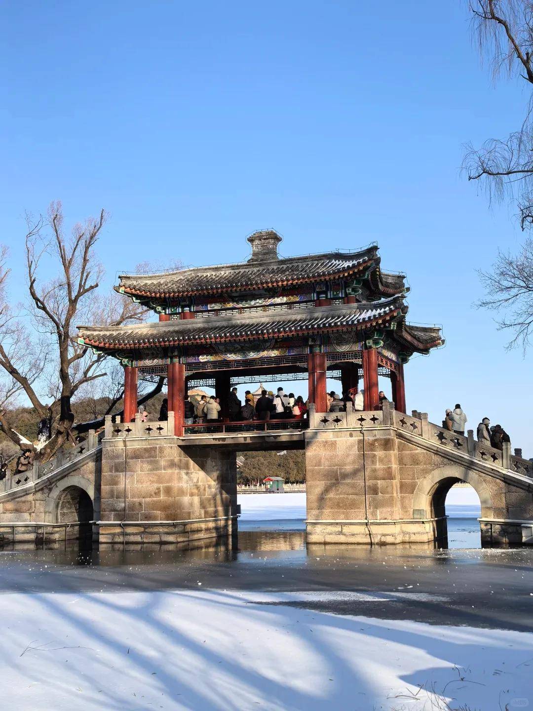 去故宫那天陈师傅没有让我们从拥挤的午门进入而是绕行东华门沿