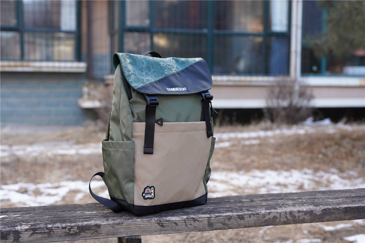 青橙微熟魔鬼猫时尚大容量双肩包日常使用蛮好