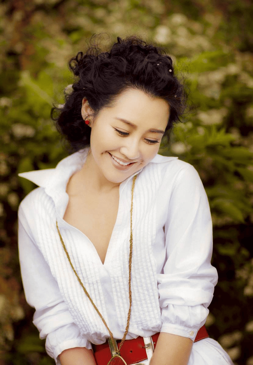 "天生媚骨"许晴:与陈凯歌有染,爱过王志文,今54岁未婚未育