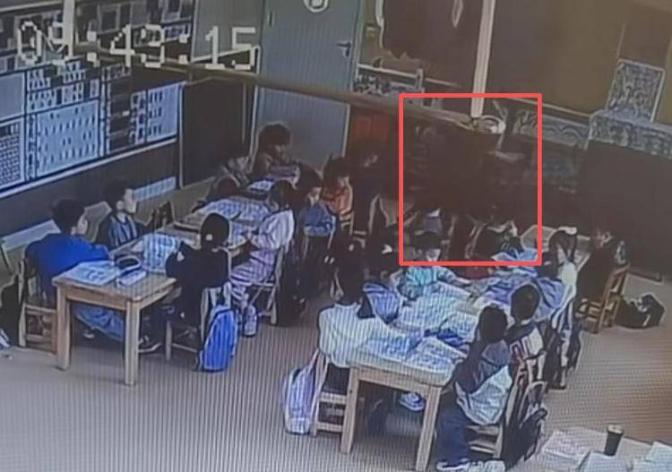 太原乐新幼儿园老师被曝多次殴打幼童 回应:涉事老师已停职(图2)