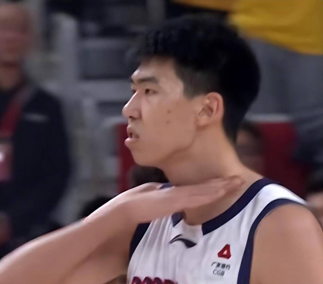 徐昕“割喉”遭罚张镇麟躺枪：都是当事人 他当初咋连T都没给？