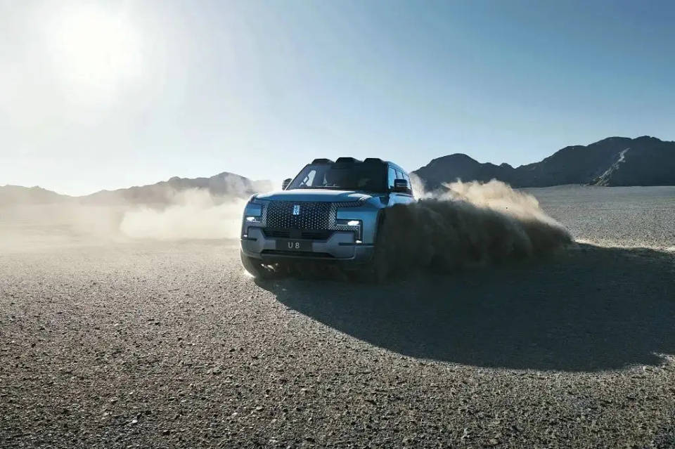 科技与艺术的创新演绎，比亚迪科央视晚秀肌肉！