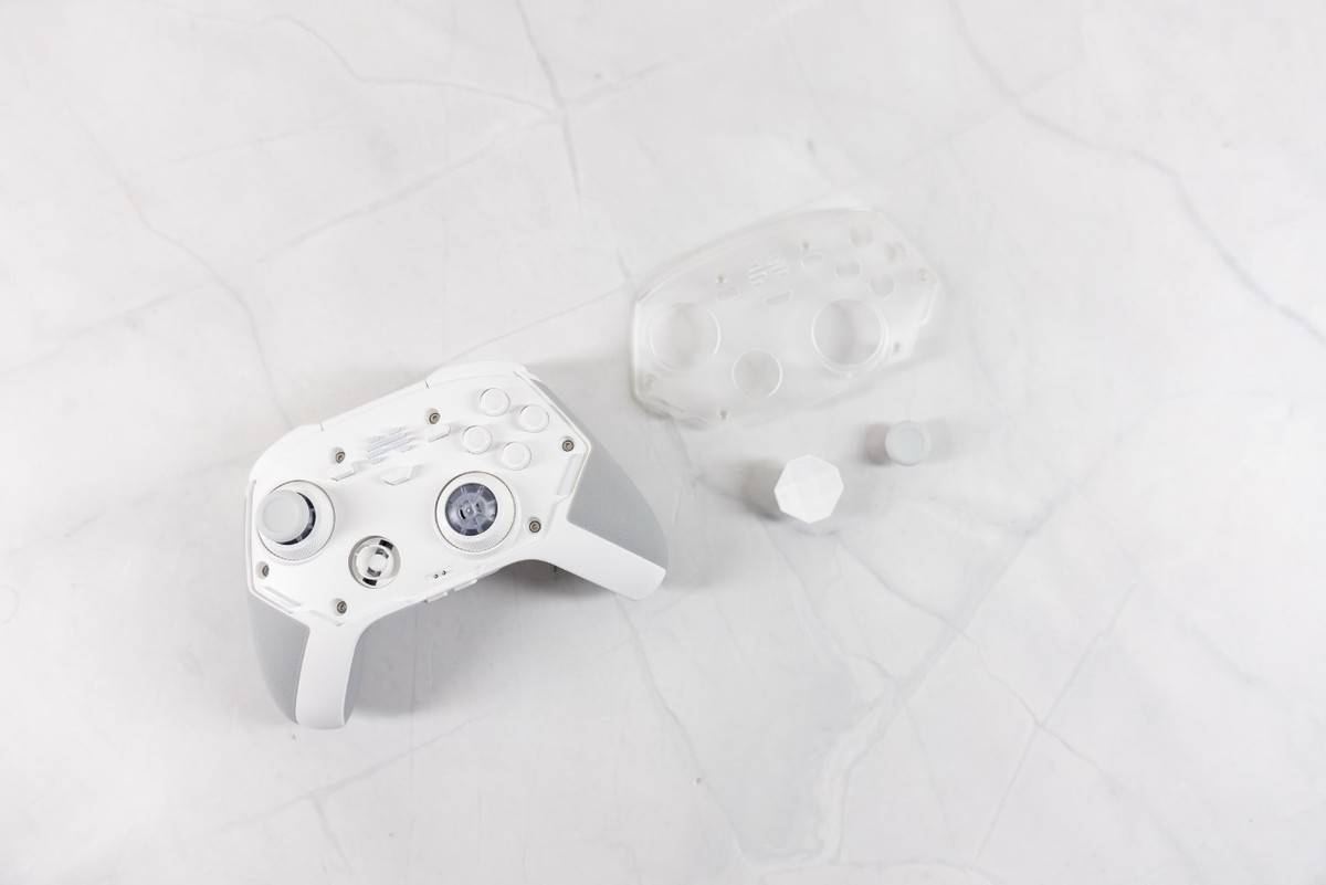 手感出色，AI加持功能更强，北通鲲鹏40御铠白游戏手柄体验