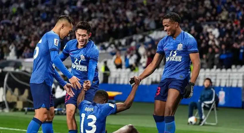 官宣！申花首笔转会曝光：26岁中场2000万引进，女友竟是国脚