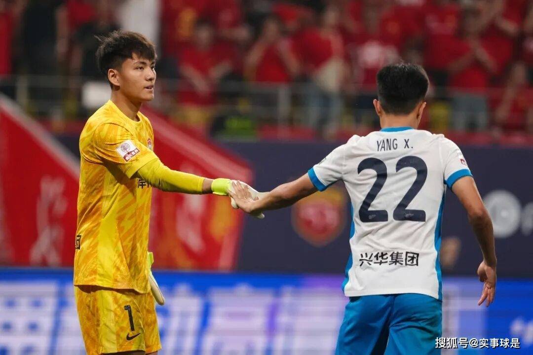 胡荷韬改穿2号战袍！U23国足名单公布，栾毅身披1号，王博豪变13号