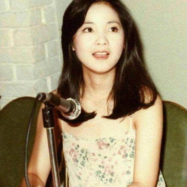 95年邓丽君突然病逝,母亲赵素桂却平静地说了句:丽君走得是时候