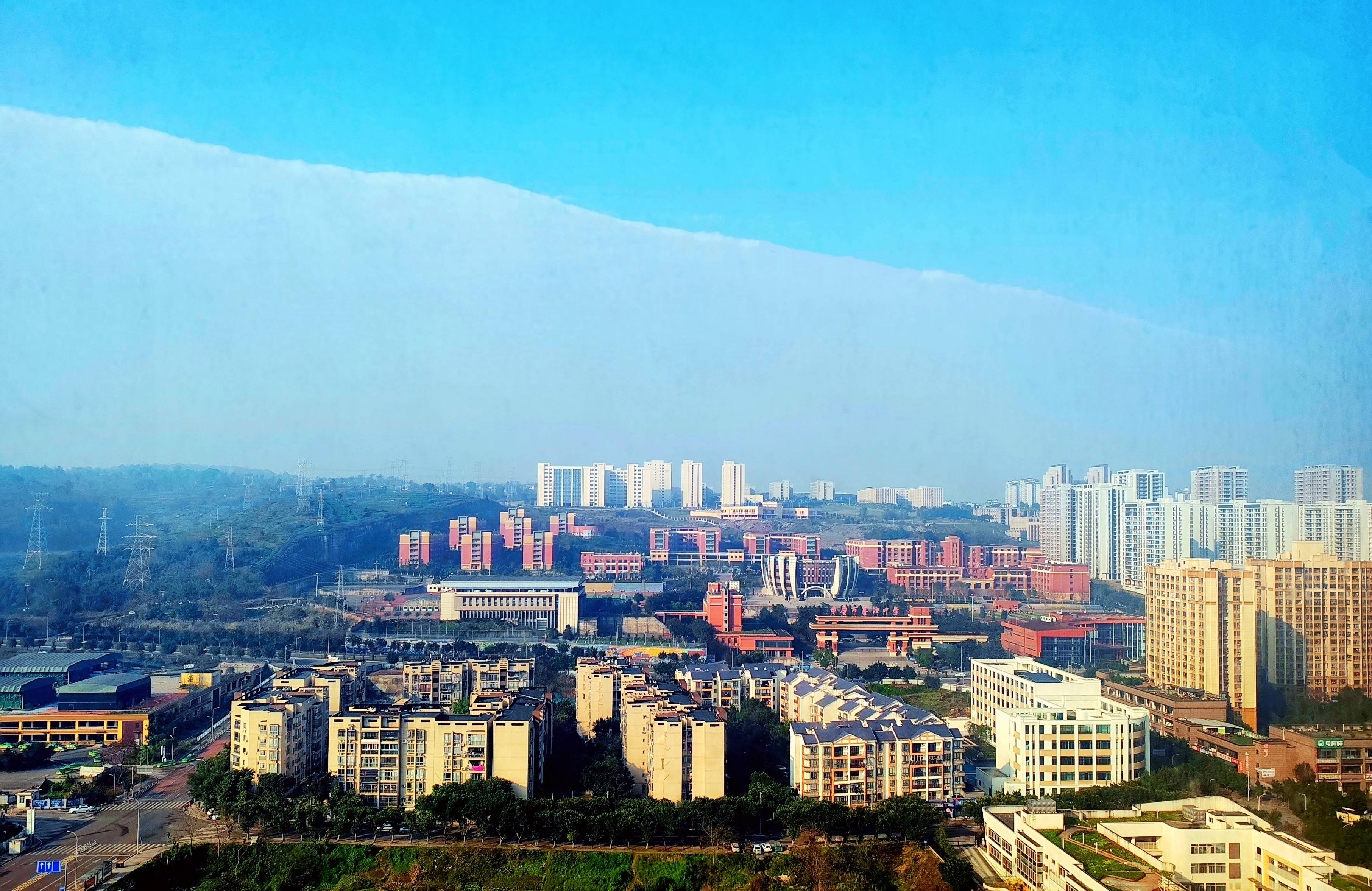 美翻了!綦江通惠新城出现"一线天"景象