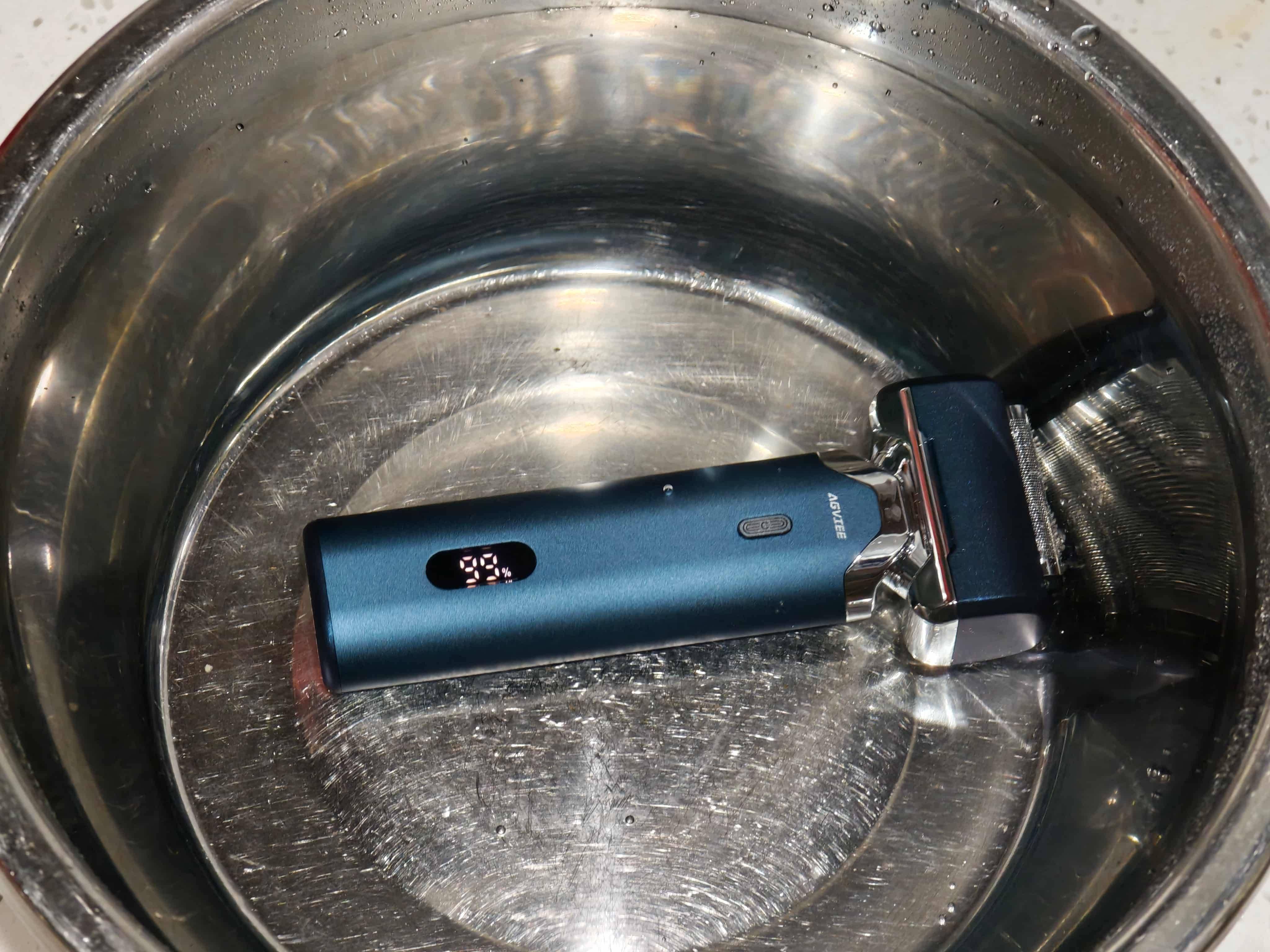 未野MRX往复式剃须刀测评：五刀头27000转速享受千元级发烧性能