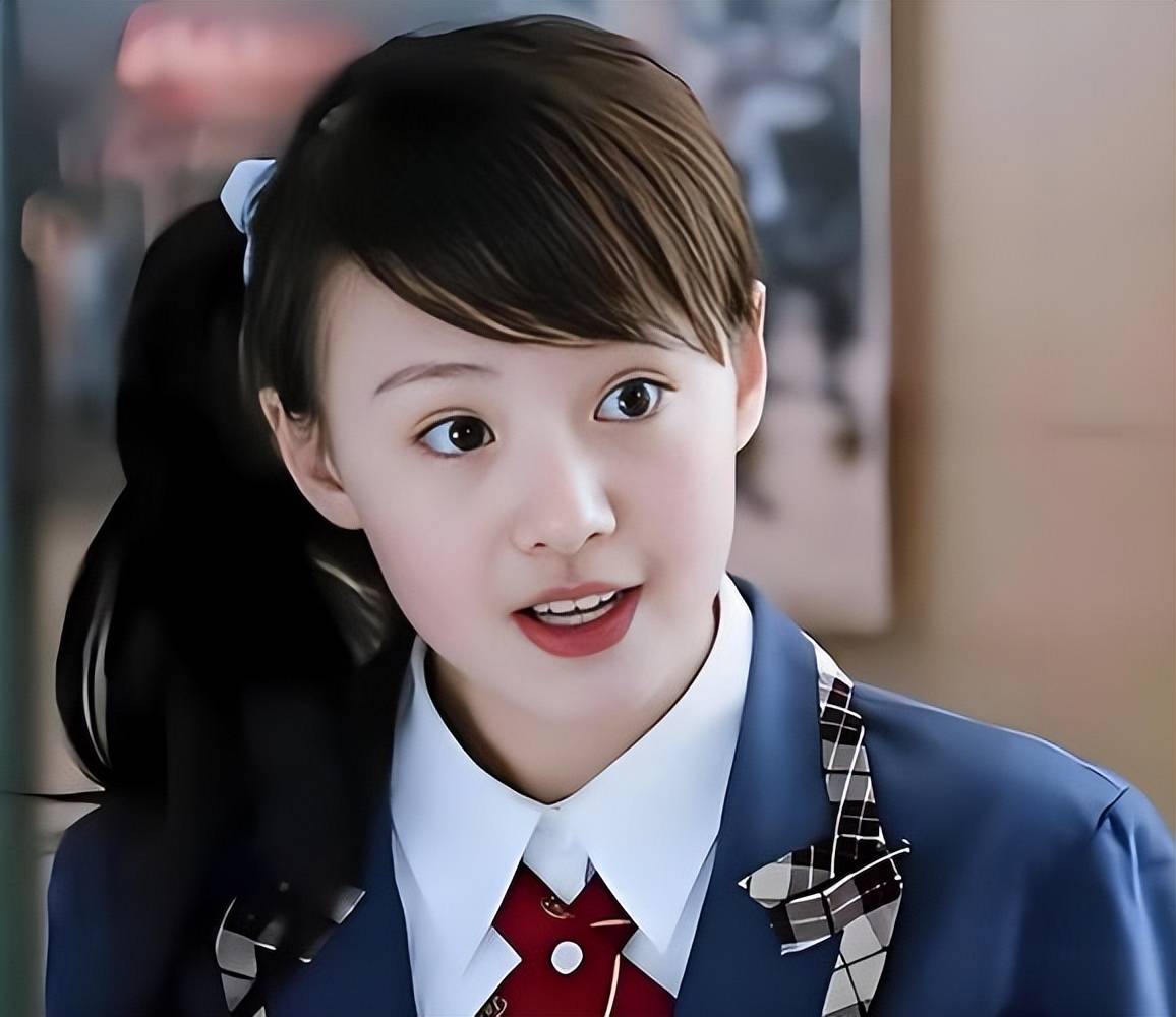 35岁郑爽近照曝光!脸部又僵又肿网友直呼认不出,彻底成了素人