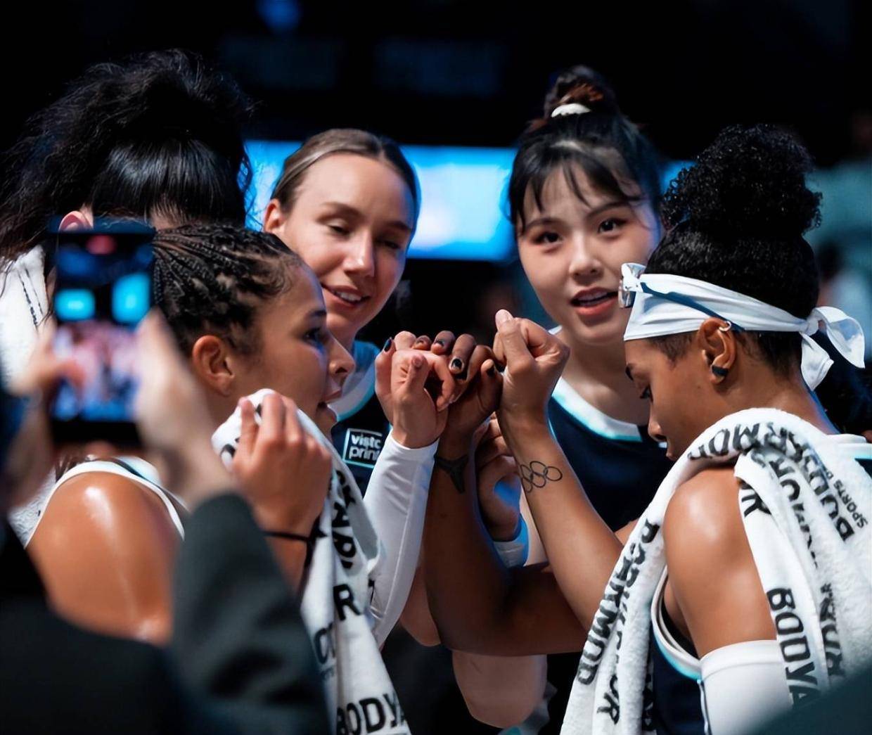 开门红！李月汝伤愈复出，新联赛替补出战，助力球队斩获两连胜