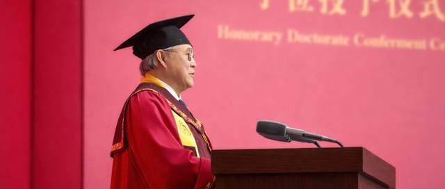 霍震霆获授中国人民大学名誉博士学位(图13) 霍震霆获授中国人民大学名誉博士学位(图13)