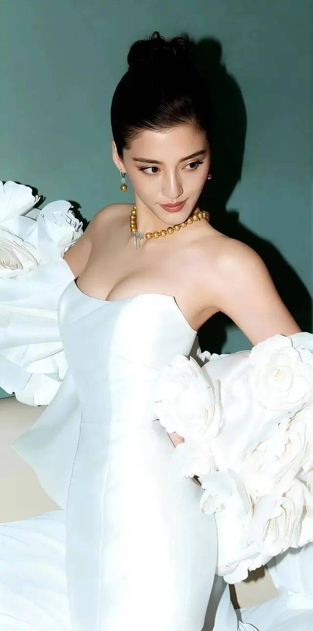 香港十大年轻貌美的性感女神！长相惊艳又纯又欲身材火辣