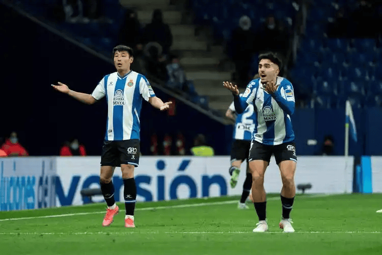 主场龙对决客场黑马 西班牙人欲破交锋魔咒 