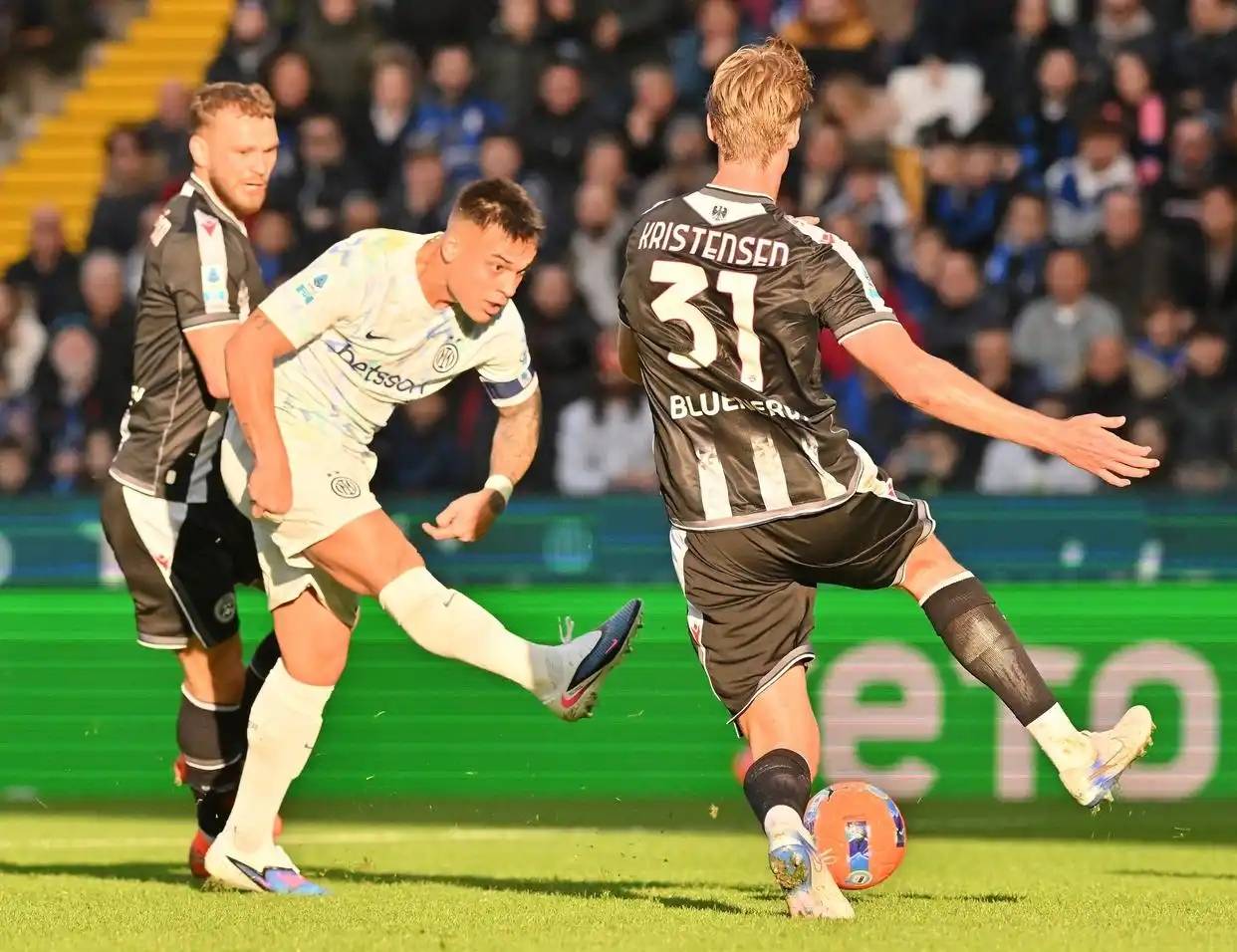 劳塔罗9场7球霸榜射手榜！国米5胜1平甩米兰6分，齐沃激活废柴立首功 