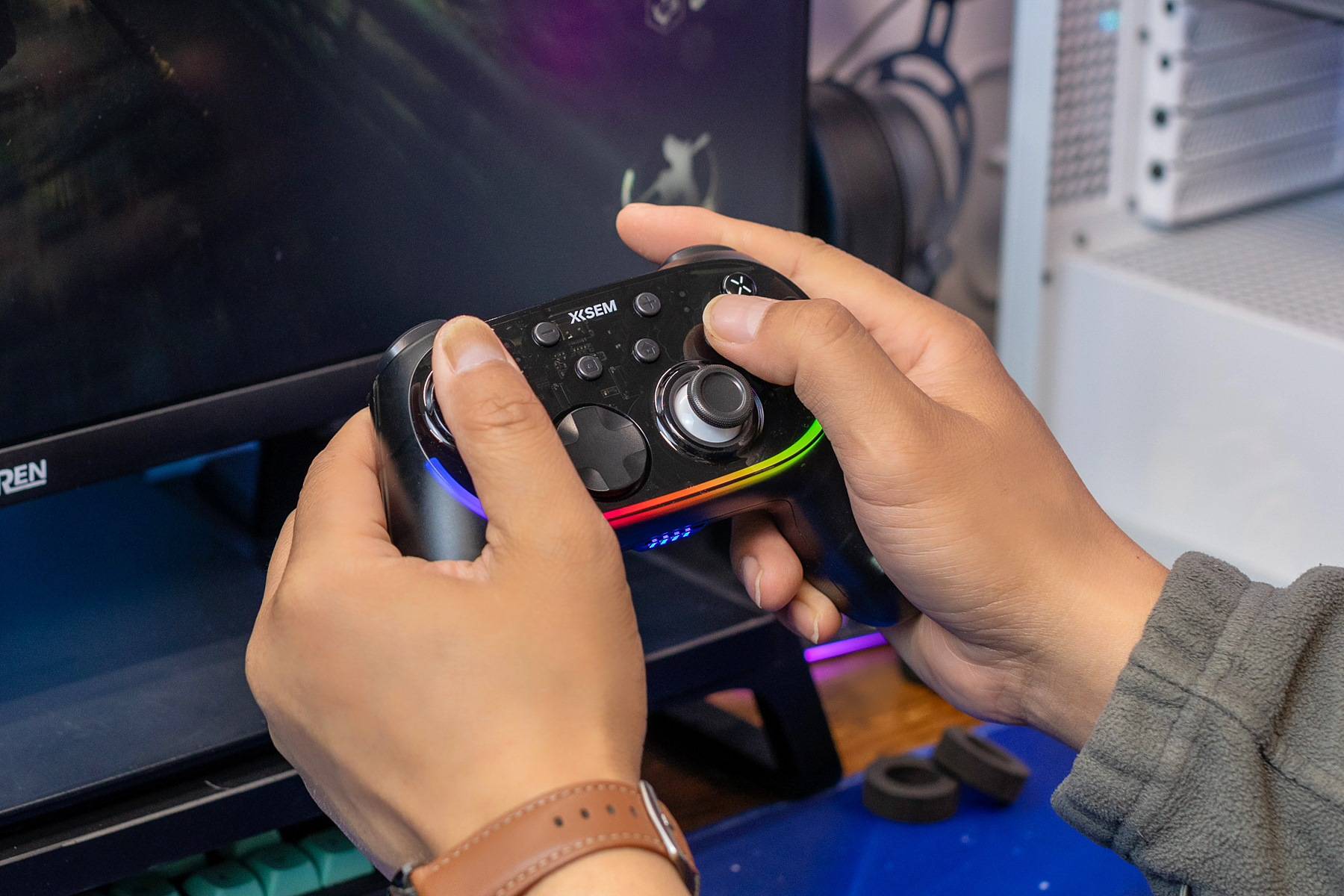 解锁游戏通关密码，西圣GC1游戏手柄让我轻松战胜大BOSS