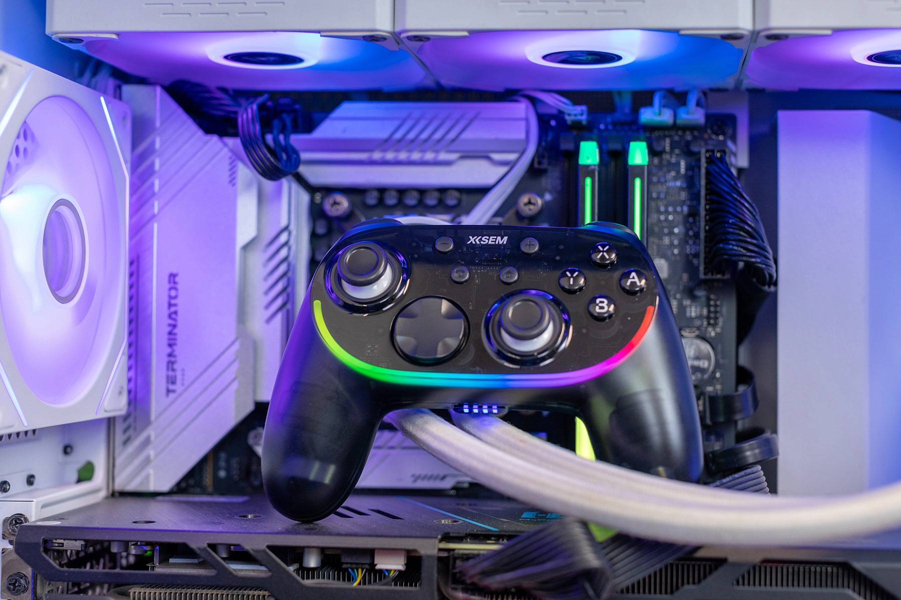 解锁游戏通关密码，西圣GC1游戏手柄让我轻松战胜大BOSS