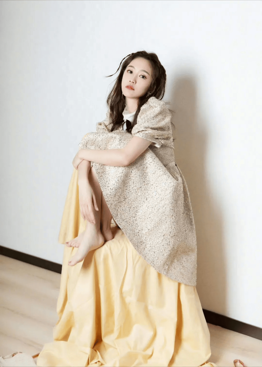 美女写真 | 刘美含，肤白貌美，性感迷人
