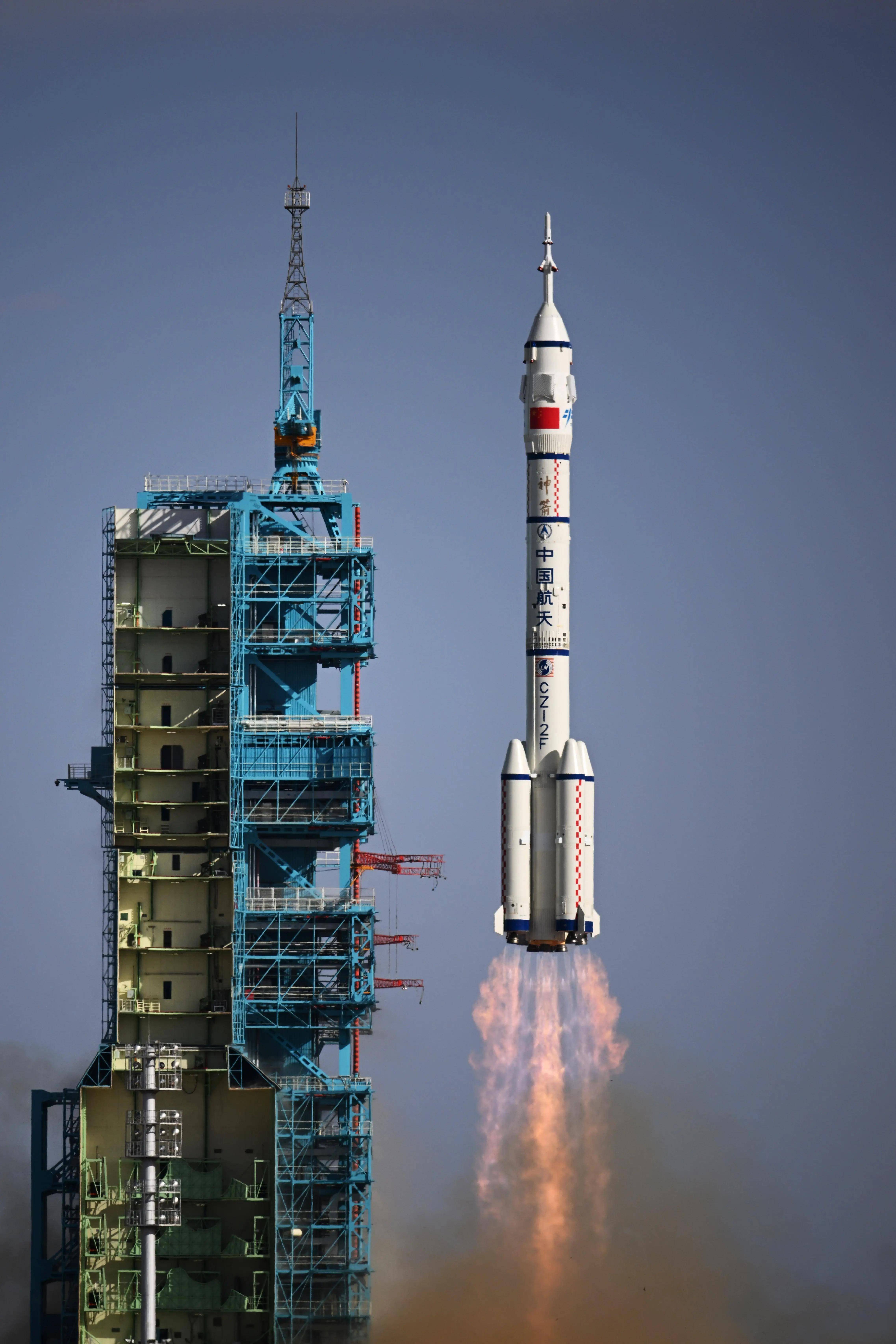 当天凌晨00时55分西昌卫星发射中心长征三号乙运载火箭搭载实践三