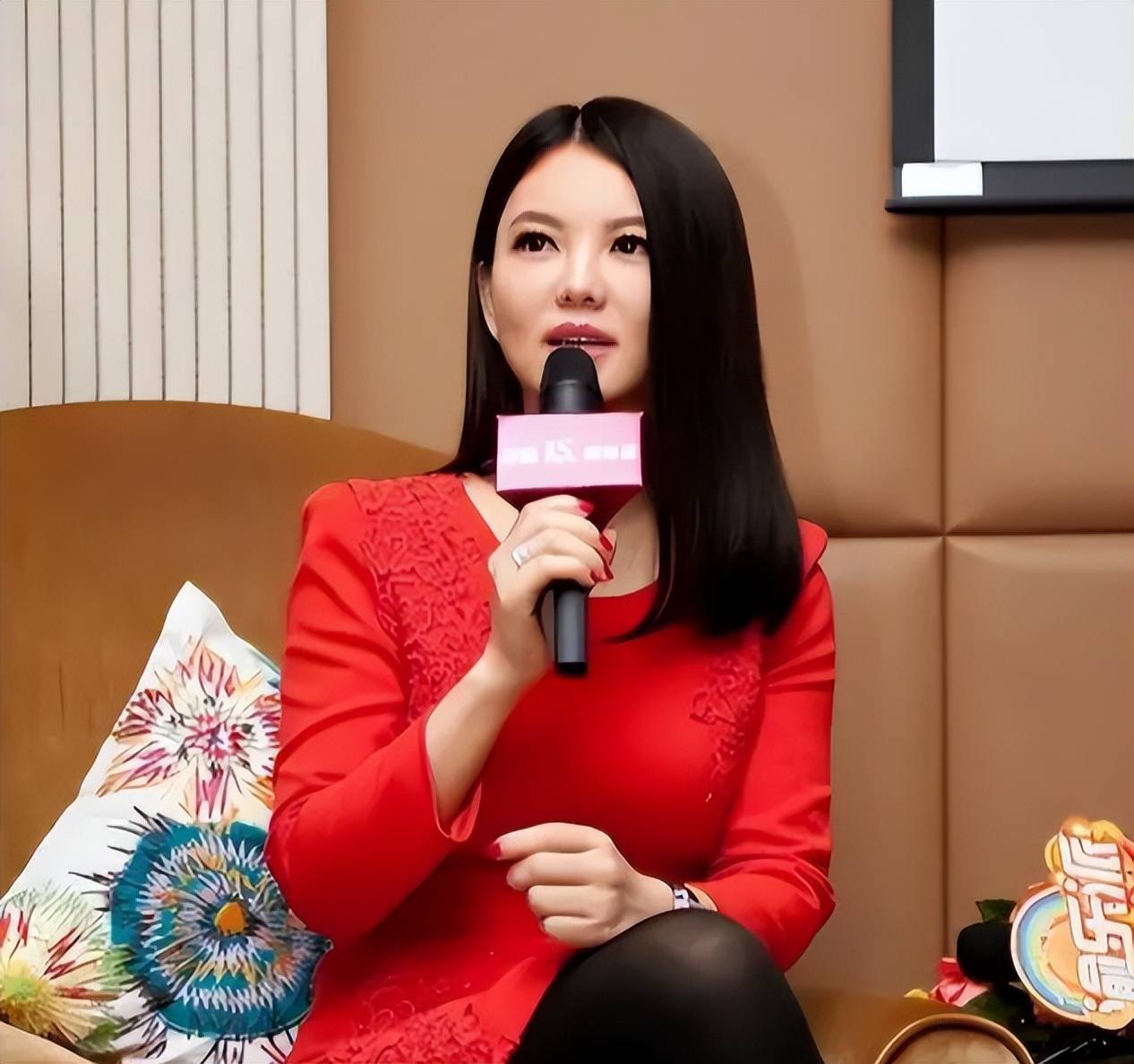 李湘父母身份公开，家境的确优越 ....