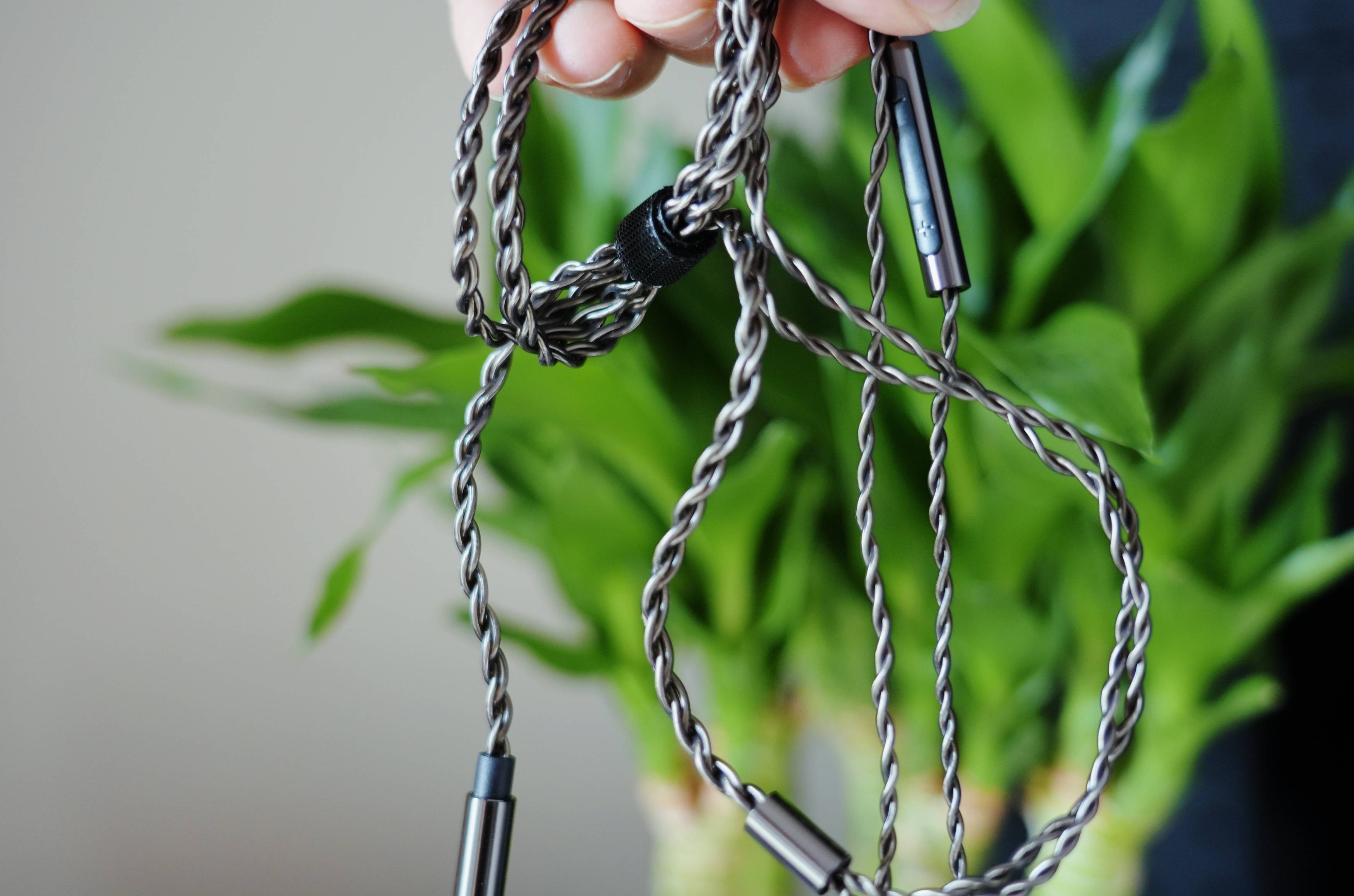 拒绝跟风无线！西圣HiFi1有线耳机：百元档竟藏着越级音质