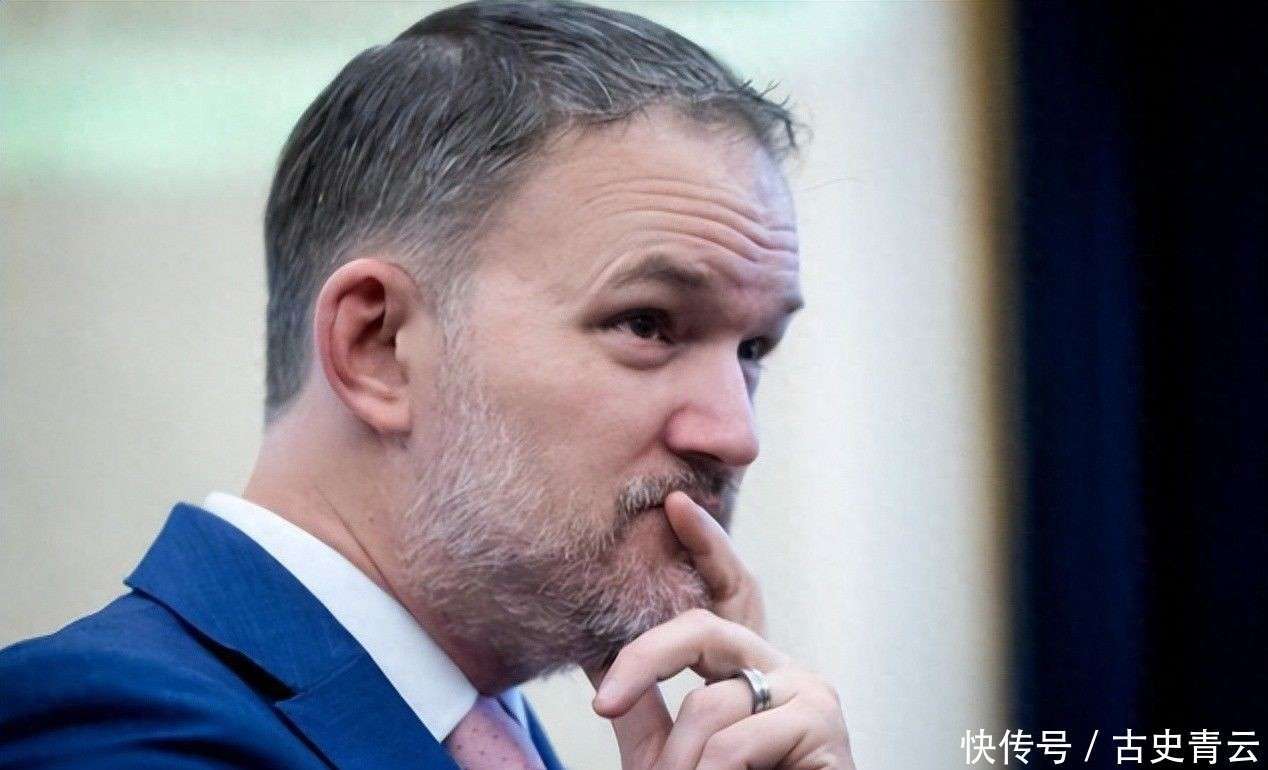 得罪全欧洲后，特朗普火速转向，对华送双重大礼，大事得求中国办