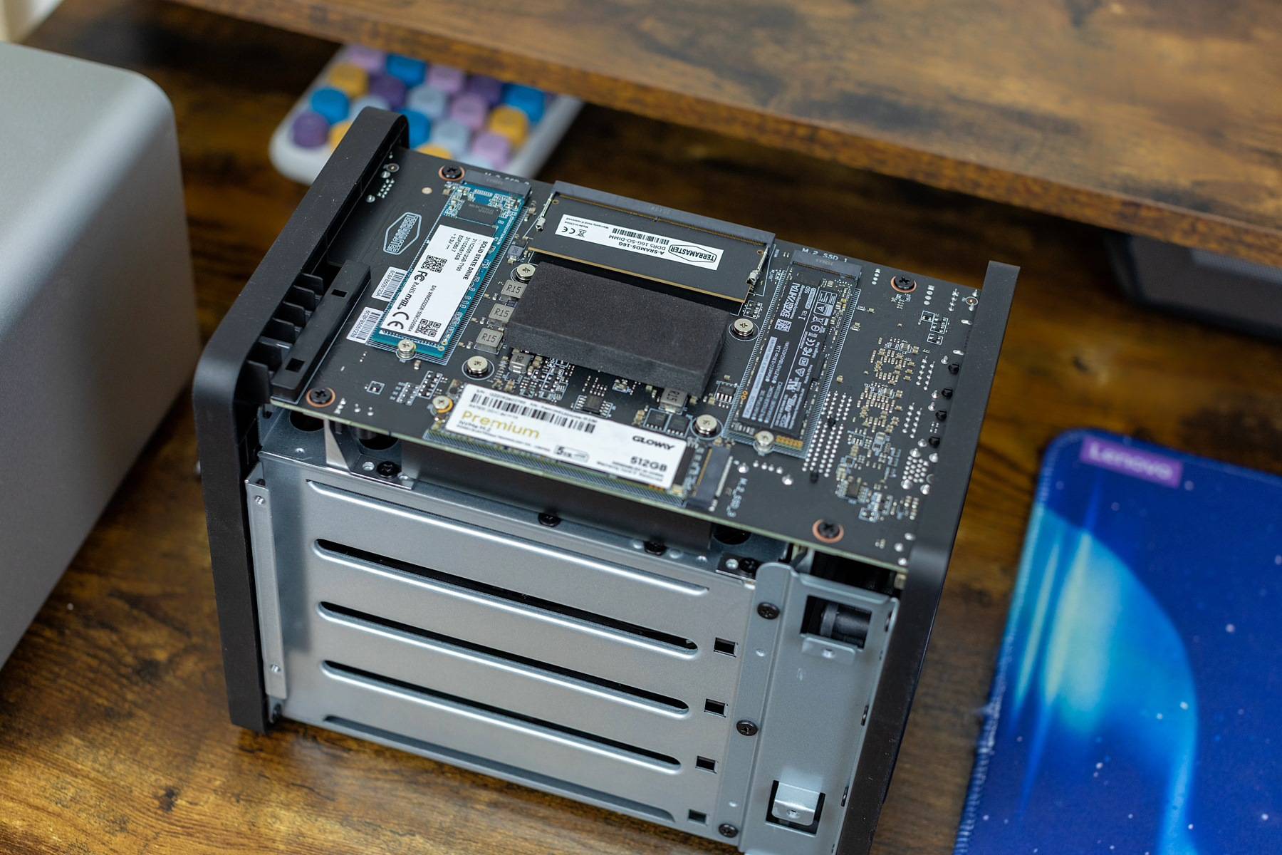 内置AI照片管理,铁威马F4-425 Plus,专业摄影师数据存储利器