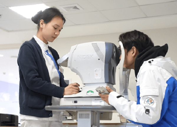  前沿科技助力绿茵赛场，爱尔眼科为湘超冠军开启“高清视界”(图3)